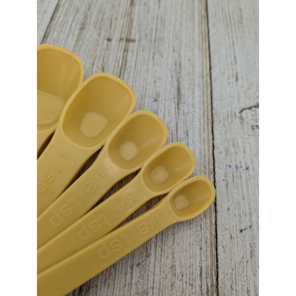 Vintage Gold Mustard 6 Piece Measuring Spoons #2236 2235 2234 2233 2232 2231 - Picture 4 of 9